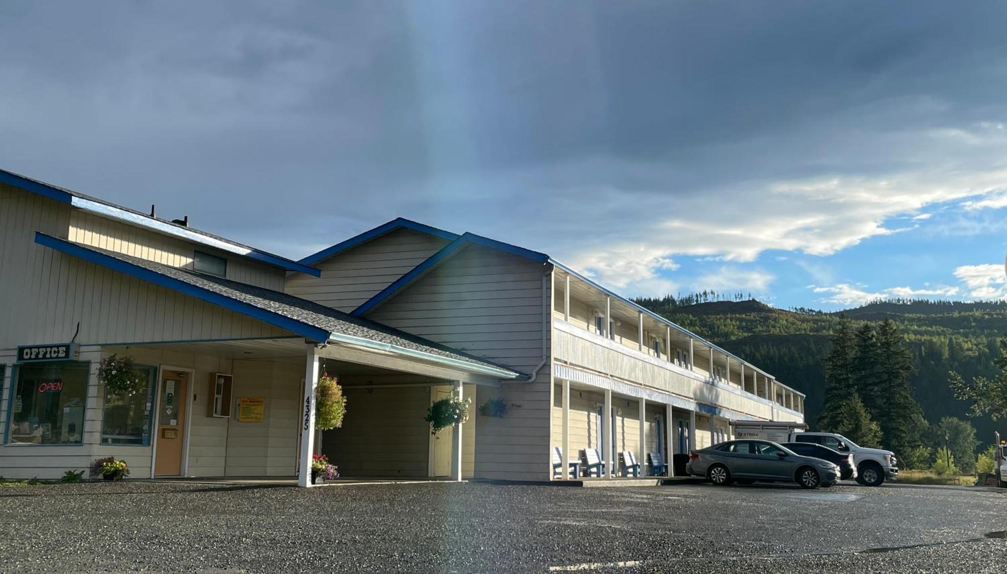 Y-5 Motel Barrière Extérieur photo